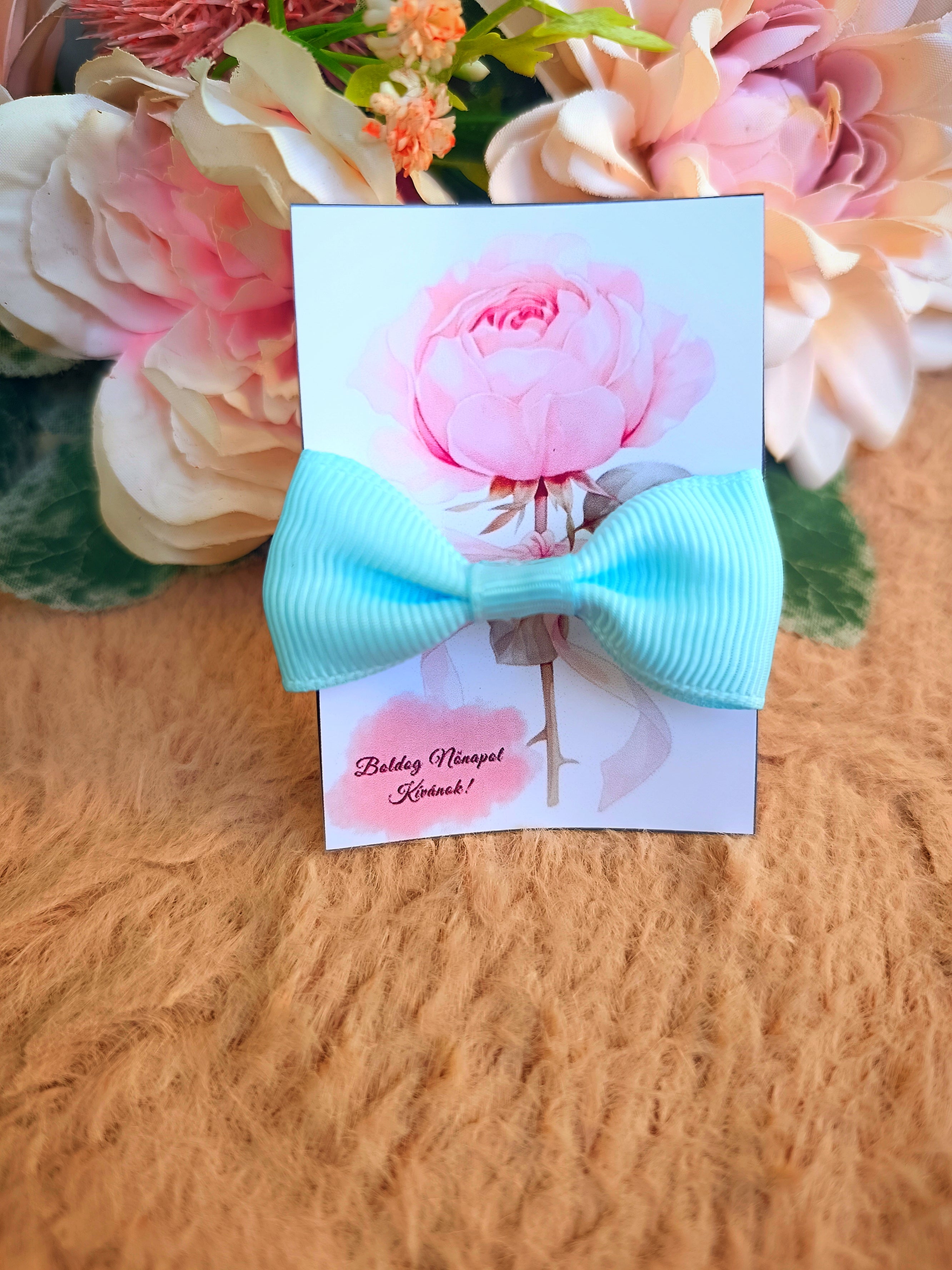 Ajándék masni hajgumi nőnapi világoskék